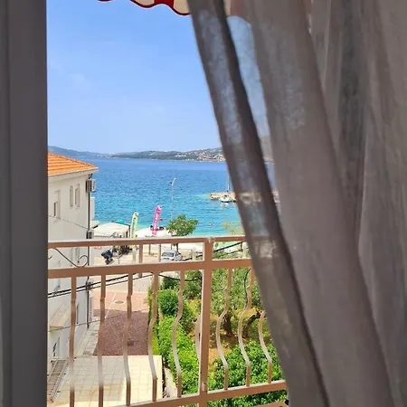 Cornelia Apartments By The Sea Okrug Gornji, Ciovo Trogir Exterior photo