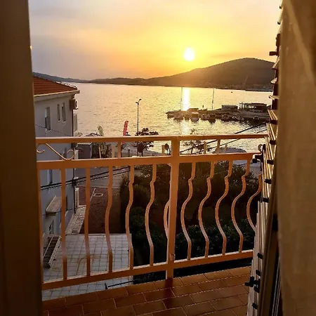 Cornelia Apartments By The Sea Okrug Gornji, Ciovo Trogir Exterior photo