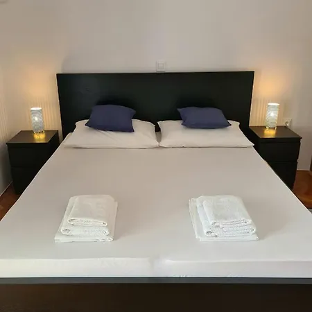 Cornelia Apartments By The Sea Okrug Gornji, Ciovo Trogir Exterior photo