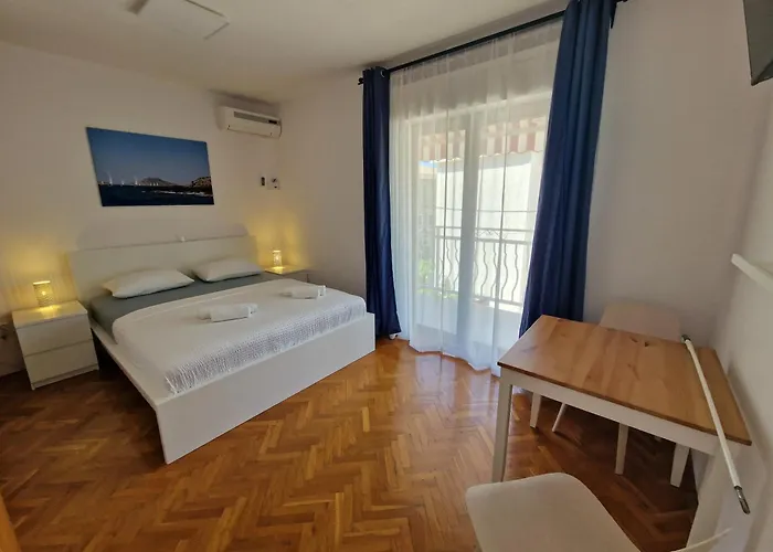 Cornelia Apartments By The Sea Okrug Gornji, Ciovo