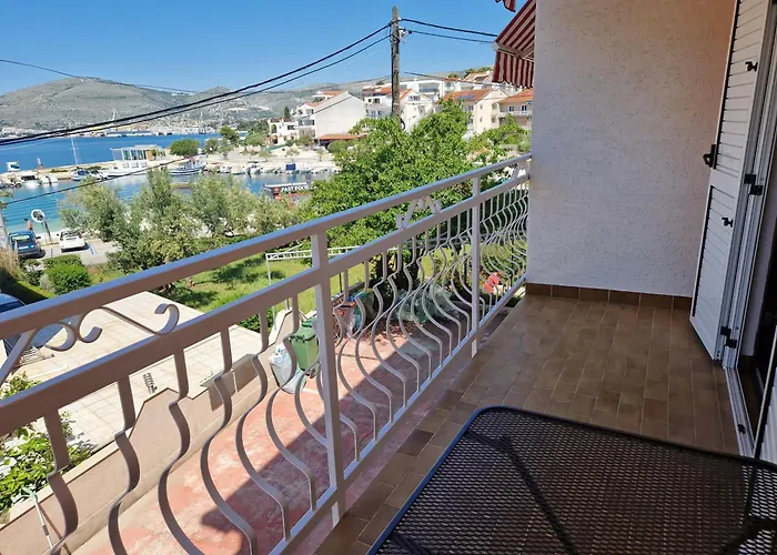 Cornelia Apartments By The Sea Okrug Gornji, Ciovo