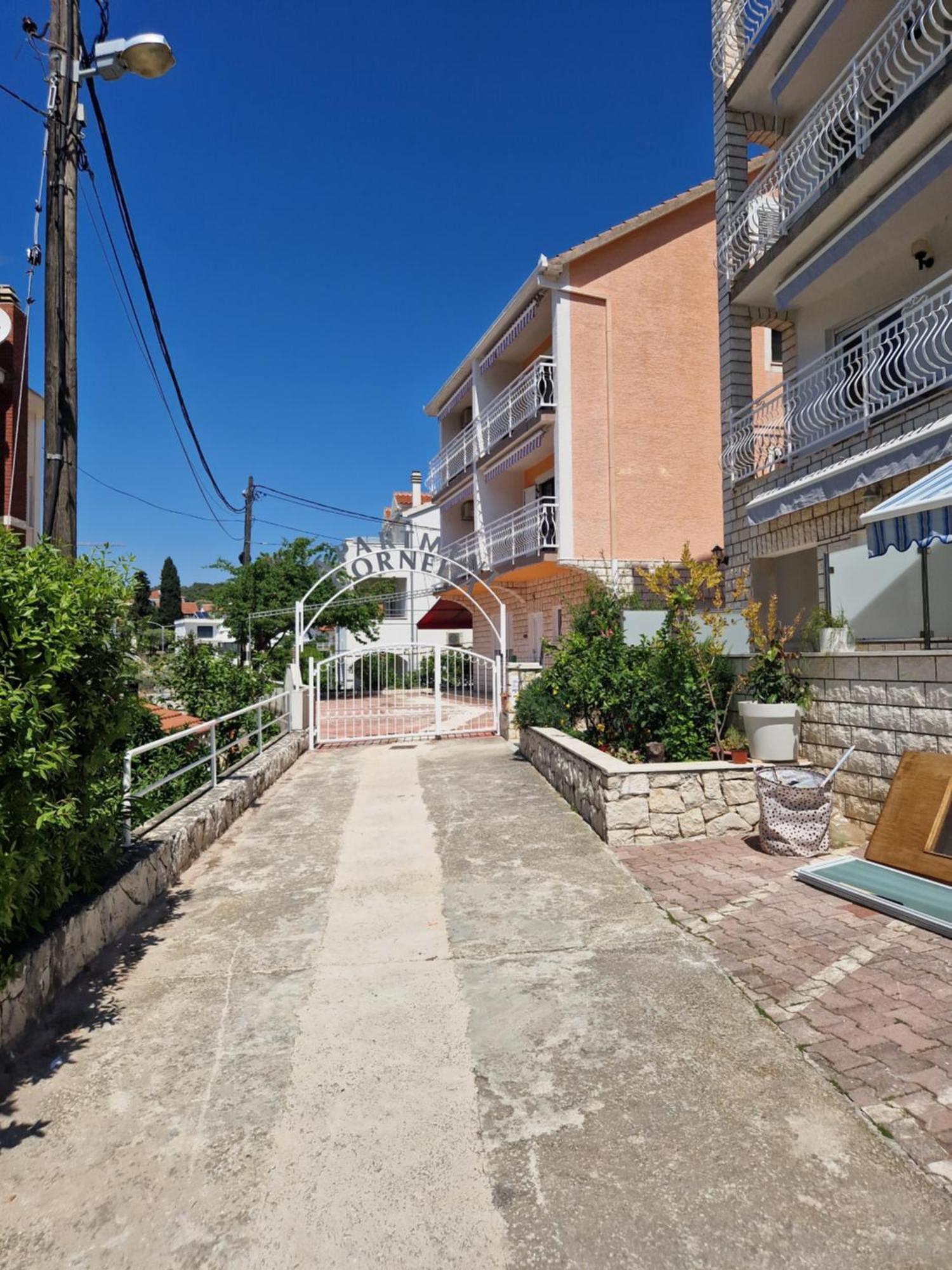 Apartment Cornelia By The Sea Okrug Gornji, Ciovo